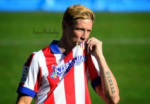 Torres-kisses-Atletico-badge-Jan2015